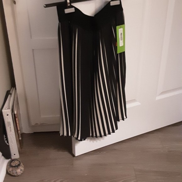 Skirt - Picture 2 of 2